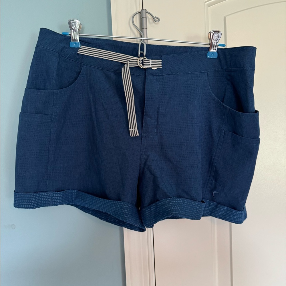 ZYIA Not Just a Trail Cuffed Active Shorts